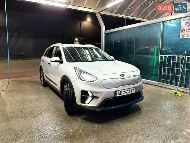 Сірий Кіа Niro, об'ємом двигуна 0 л та пробігом 116 тис. км за 18300 $, фото 6 на Automoto.ua