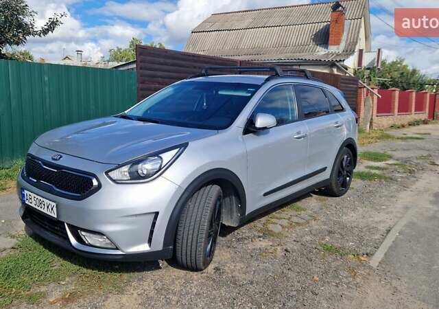 Сірий Кіа Niro, об'ємом двигуна 1.6 л та пробігом 88 тис. км за 15000 $, фото 4 на Automoto.ua