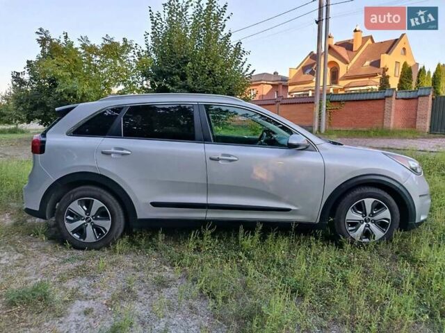 Серый Киа Niro, объемом двигателя 1.58 л и пробегом 165 тыс. км за 15777 $, фото 5 на Automoto.ua