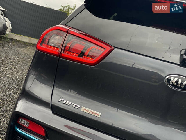 Сірий Кіа Niro, об'ємом двигуна 0 л та пробігом 154 тис. км за 18300 $, фото 7 на Automoto.ua