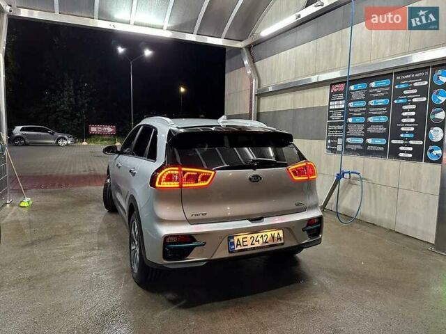 Сірий Кіа Niro, об'ємом двигуна 0 л та пробігом 116 тис. км за 18300 $, фото 3 на Automoto.ua