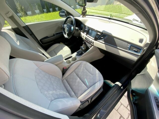 Серый Киа Niro, объемом двигателя 1.6 л и пробегом 134 тыс. км за 16900 $, фото 8 на Automoto.ua