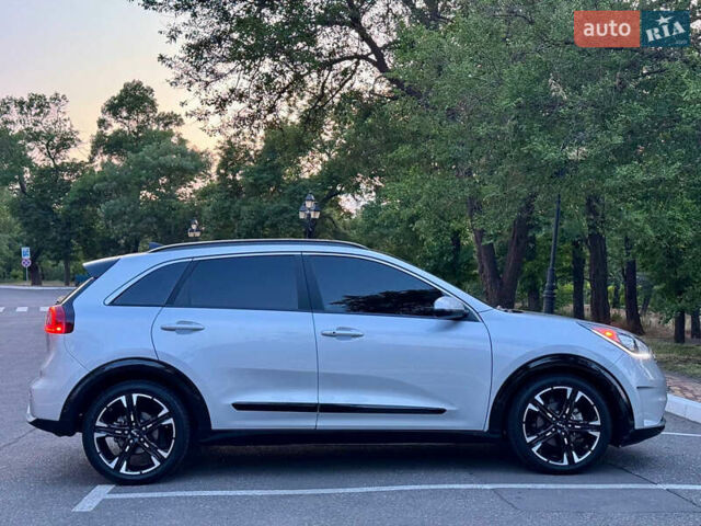Сірий Кіа Niro, об'ємом двигуна 1.6 л та пробігом 122 тис. км за 16700 $, фото 36 на Automoto.ua