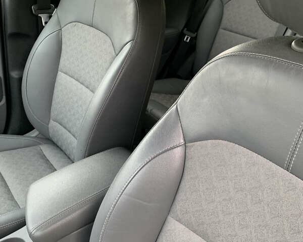 Серый Киа Niro, объемом двигателя 1.6 л и пробегом 190 тыс. км за 14450 $, фото 24 на Automoto.ua
