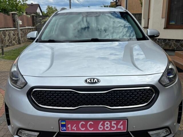 Серый Киа Niro, объемом двигателя 1.6 л и пробегом 190 тыс. км за 14990 $, фото 2 на Automoto.ua