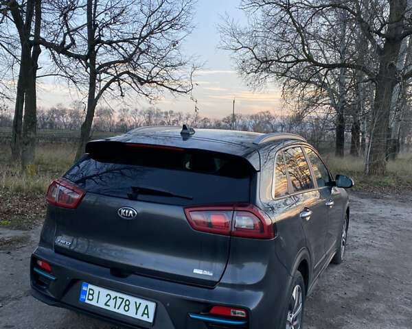 Сірий Кіа Niro, об'ємом двигуна 0 л та пробігом 134 тис. км за 17499 $, фото 10 на Automoto.ua