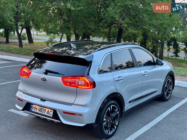 Сірий Кіа Niro, об'ємом двигуна 1.6 л та пробігом 122 тис. км за 16700 $, фото 32 на Automoto.ua