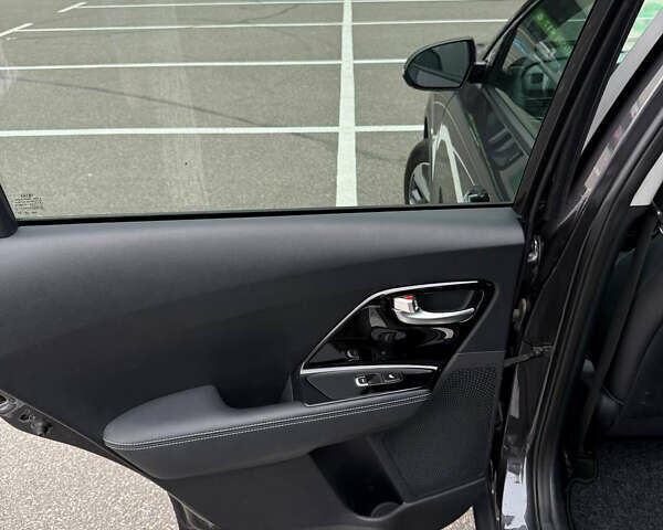 Серый Киа Niro, объемом двигателя 1.58 л и пробегом 162 тыс. км за 17000 $, фото 9 на Automoto.ua