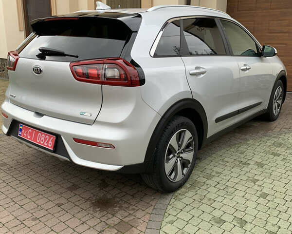 Серый Киа Niro, объемом двигателя 1.6 л и пробегом 190 тыс. км за 14450 $, фото 15 на Automoto.ua