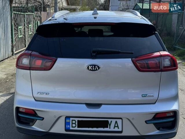 Серый Киа Niro, объемом двигателя 0 л и пробегом 133 тыс. км за 16999 $, фото 5 на Automoto.ua