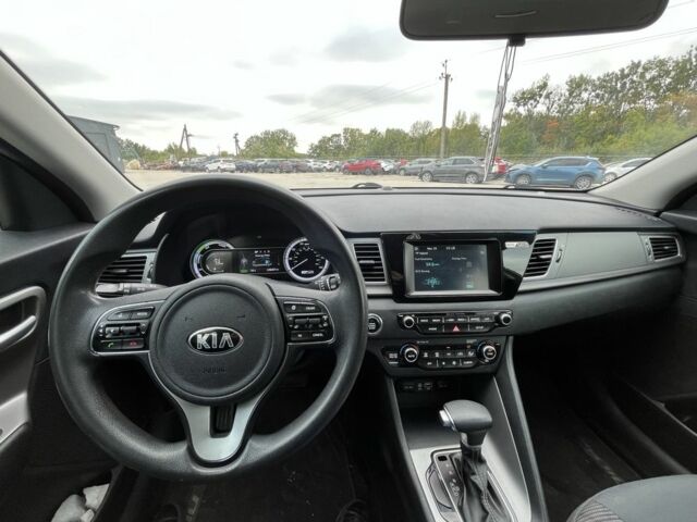 Сірий Кіа Niro, об'ємом двигуна 1.6 л та пробігом 206 тис. км за 14200 $, фото 6 на Automoto.ua