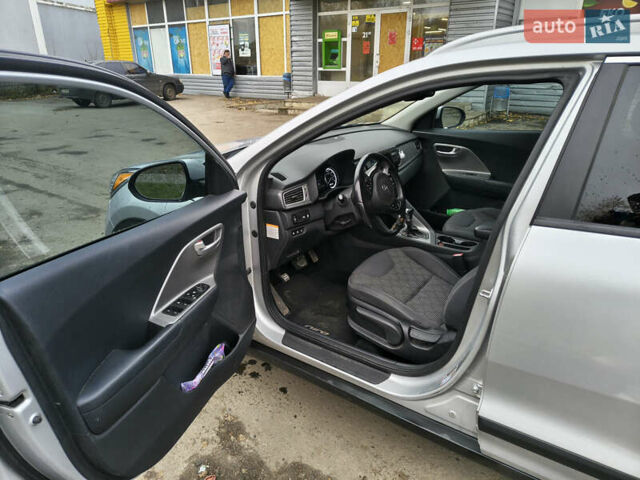 Серый Киа Niro, объемом двигателя 1.58 л и пробегом 143 тыс. км за 17500 $, фото 11 на Automoto.ua