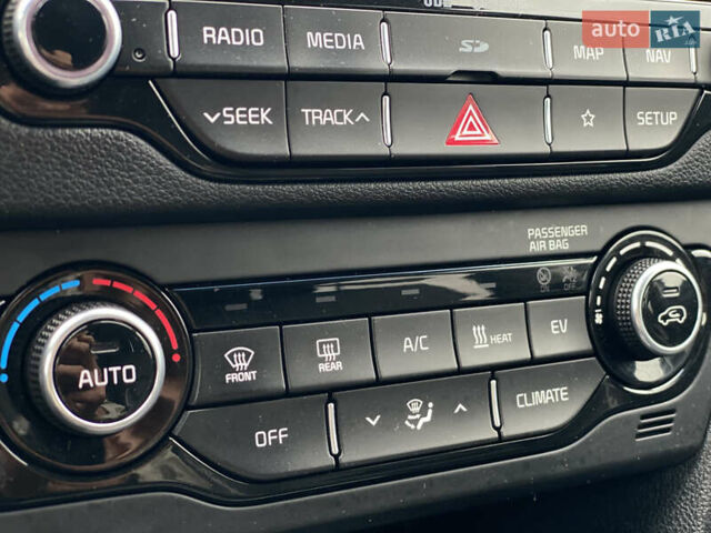 Сірий Кіа Niro, об'ємом двигуна 0 л та пробігом 154 тис. км за 18300 $, фото 88 на Automoto.ua