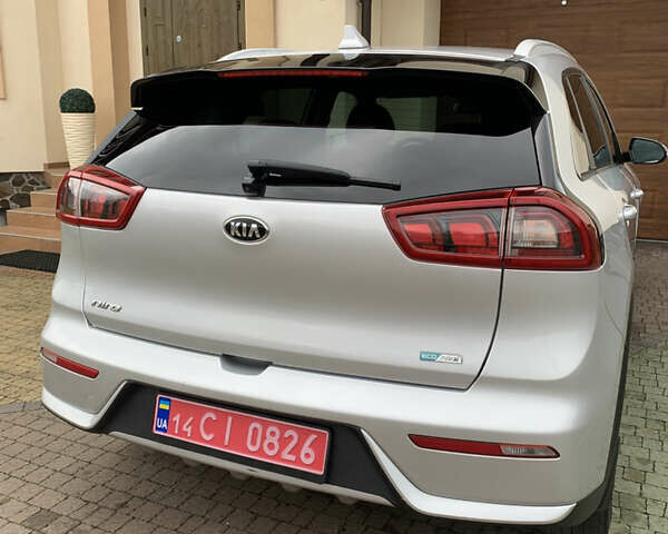 Серый Киа Niro, объемом двигателя 1.6 л и пробегом 190 тыс. км за 14450 $, фото 13 на Automoto.ua