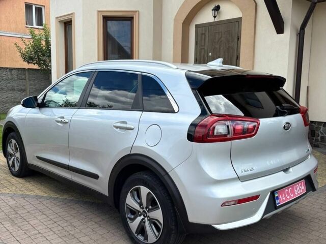 Серый Киа Niro, объемом двигателя 1.6 л и пробегом 190 тыс. км за 14990 $, фото 13 на Automoto.ua
