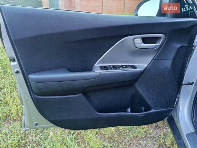 Серый Киа Niro, объемом двигателя 1.58 л и пробегом 165 тыс. км за 15777 $, фото 24 на Automoto.ua