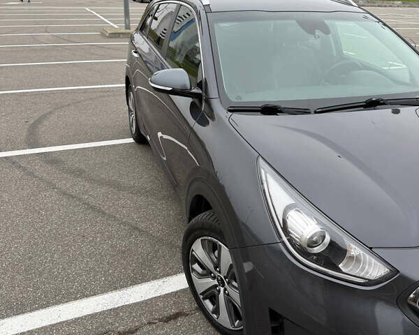 Серый Киа Niro, объемом двигателя 1.58 л и пробегом 162 тыс. км за 17000 $, фото 4 на Automoto.ua