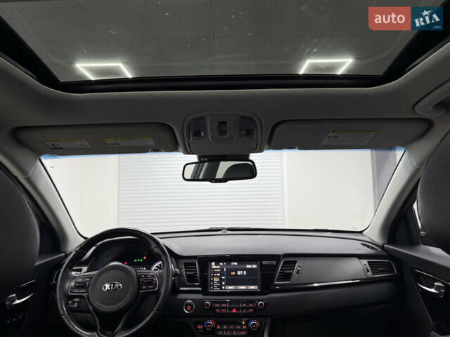 Серый Киа Niro, объемом двигателя 1.58 л и пробегом 98 тыс. км за 20999 $, фото 7 на Automoto.ua