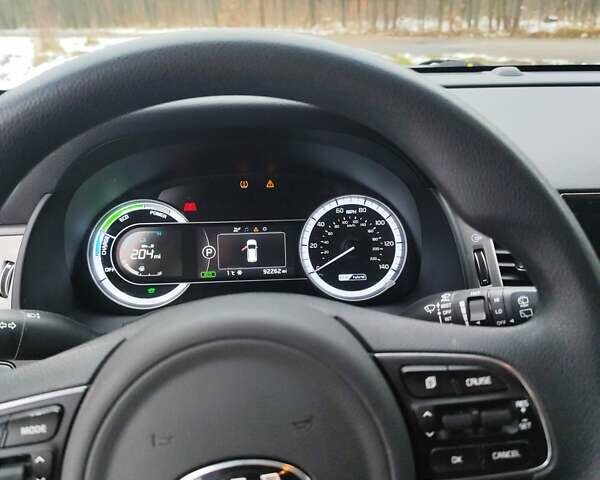 Серый Киа Niro, объемом двигателя 1.58 л и пробегом 140 тыс. км за 13699 $, фото 8 на Automoto.ua