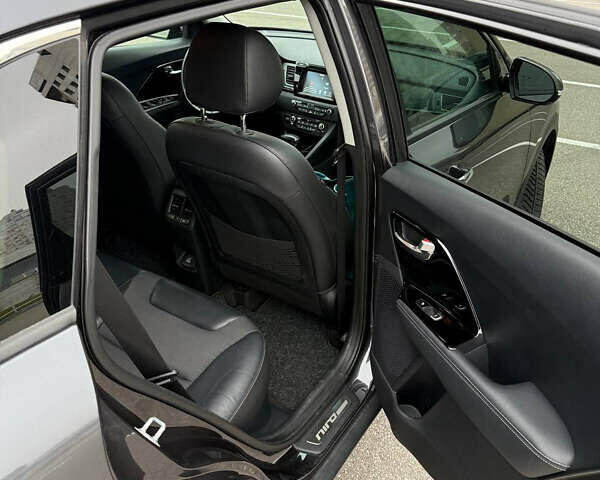 Серый Киа Niro, объемом двигателя 1.58 л и пробегом 162 тыс. км за 17000 $, фото 11 на Automoto.ua