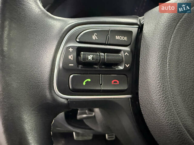 Серый Киа Niro, объемом двигателя 1.58 л и пробегом 98 тыс. км за 20999 $, фото 10 на Automoto.ua