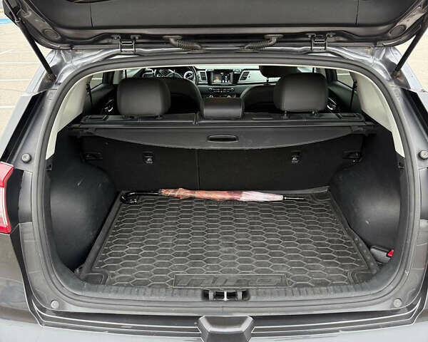 Серый Киа Niro, объемом двигателя 1.58 л и пробегом 162 тыс. км за 17000 $, фото 18 на Automoto.ua