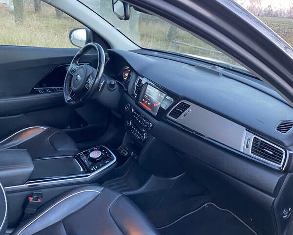 Сірий Кіа Niro, об'ємом двигуна 0 л та пробігом 134 тис. км за 17499 $, фото 14 на Automoto.ua