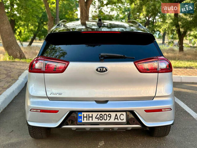 Сірий Кіа Niro, об'ємом двигуна 1.6 л та пробігом 122 тис. км за 16700 $, фото 11 на Automoto.ua