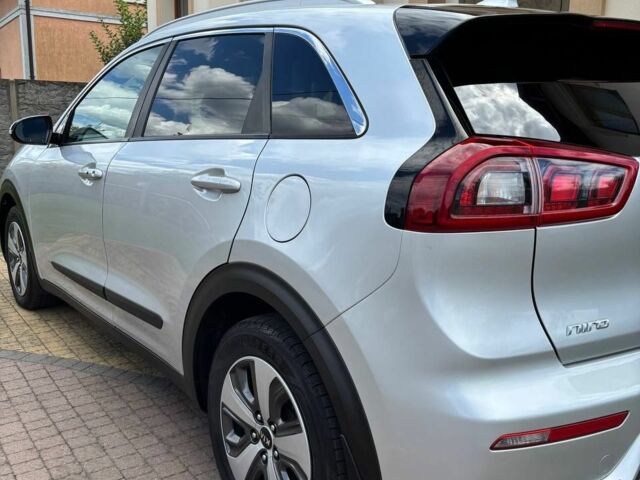 Серый Киа Niro, объемом двигателя 1.6 л и пробегом 190 тыс. км за 14990 $, фото 18 на Automoto.ua