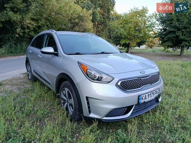 Серый Киа Niro, объемом двигателя 1.58 л и пробегом 165 тыс. км за 15777 $, фото 4 на Automoto.ua