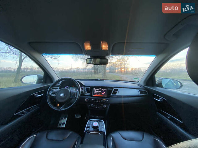 Сірий Кіа Niro, об'ємом двигуна 0 л та пробігом 134 тис. км за 17499 $, фото 19 на Automoto.ua