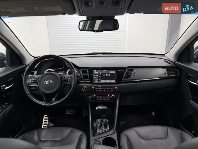 Серый Киа Niro, объемом двигателя 1.58 л и пробегом 98 тыс. км за 20999 $, фото 6 на Automoto.ua