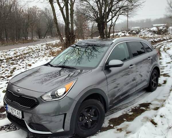 Серый Киа Niro, объемом двигателя 1.58 л и пробегом 140 тыс. км за 13699 $, фото 1 на Automoto.ua