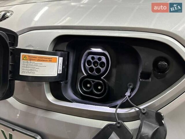 Сірий Кіа Niro, об'ємом двигуна 0 л та пробігом 116 тис. км за 18300 $, фото 18 на Automoto.ua