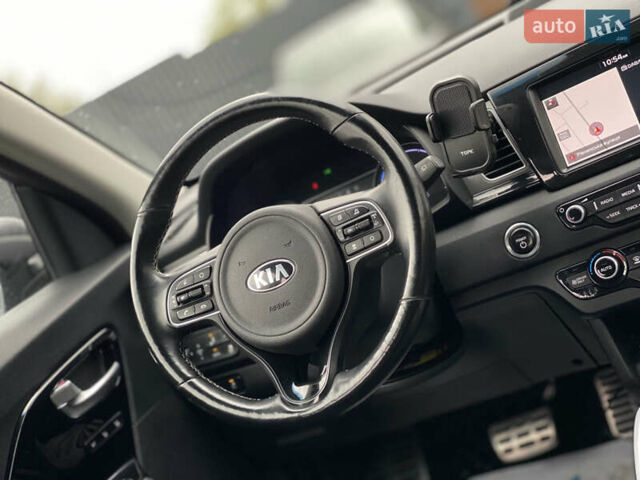 Сірий Кіа Niro, об'ємом двигуна 0 л та пробігом 154 тис. км за 18300 $, фото 47 на Automoto.ua