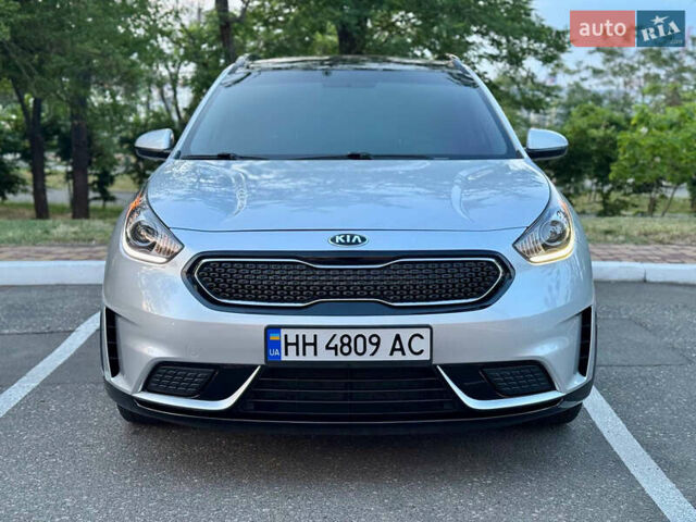 Сірий Кіа Niro, об'ємом двигуна 1.6 л та пробігом 122 тис. км за 16700 $, фото 27 на Automoto.ua
