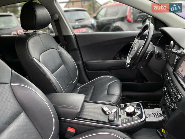 Сірий Кіа Niro, об'ємом двигуна 0 л та пробігом 154 тис. км за 18300 $, фото 74 на Automoto.ua