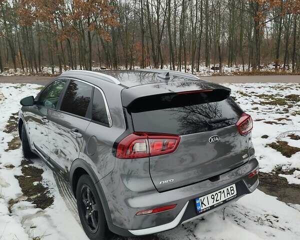 Серый Киа Niro, объемом двигателя 1.58 л и пробегом 140 тыс. км за 13699 $, фото 2 на Automoto.ua