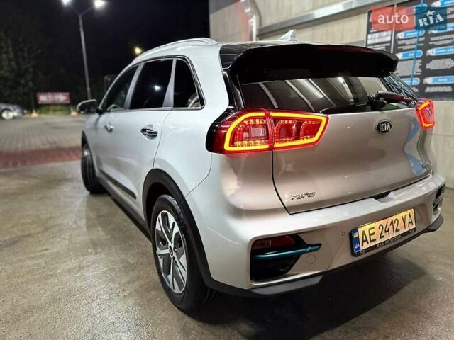 Сірий Кіа Niro, об'ємом двигуна 0 л та пробігом 116 тис. км за 18300 $, фото 1 на Automoto.ua