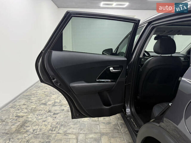 Серый Киа Niro, объемом двигателя 1.58 л и пробегом 98 тыс. км за 20999 $, фото 22 на Automoto.ua