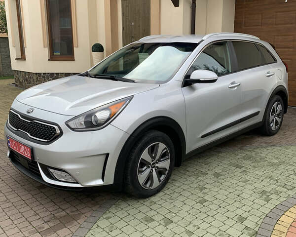 Серый Киа Niro, объемом двигателя 1.6 л и пробегом 190 тыс. км за 14450 $, фото 4 на Automoto.ua