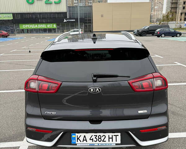 Серый Киа Niro, объемом двигателя 1.58 л и пробегом 162 тыс. км за 17000 $, фото 16 на Automoto.ua