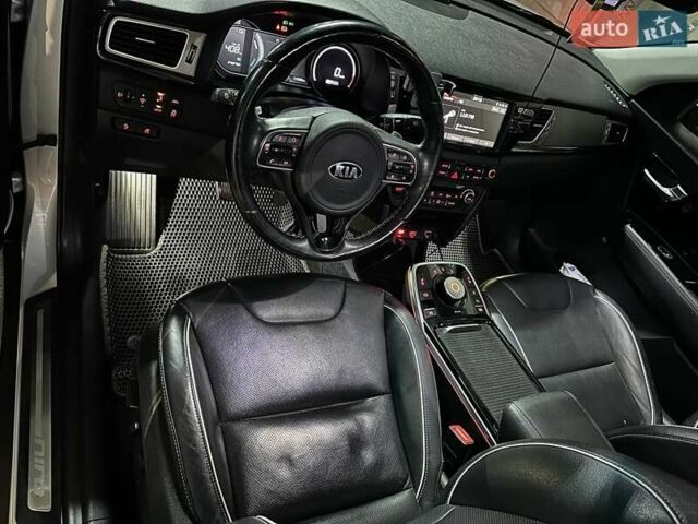 Сірий Кіа Niro, об'ємом двигуна 0 л та пробігом 116 тис. км за 18300 $, фото 25 на Automoto.ua
