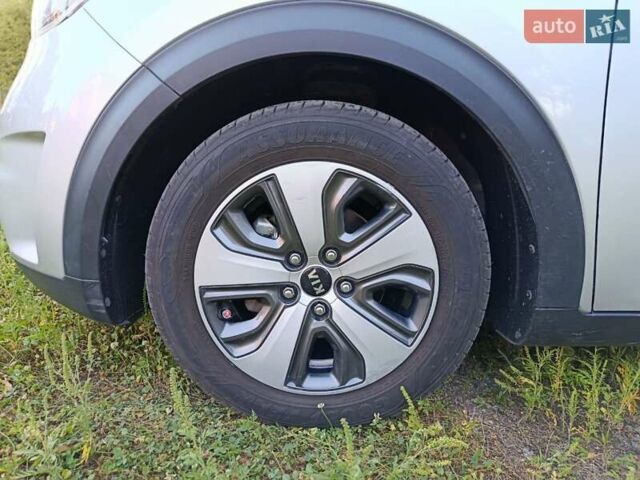Серый Киа Niro, объемом двигателя 1.58 л и пробегом 165 тыс. км за 15777 $, фото 31 на Automoto.ua