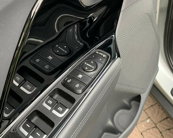 Серый Киа Niro, объемом двигателя 1.6 л и пробегом 190 тыс. км за 14450 $, фото 31 на Automoto.ua