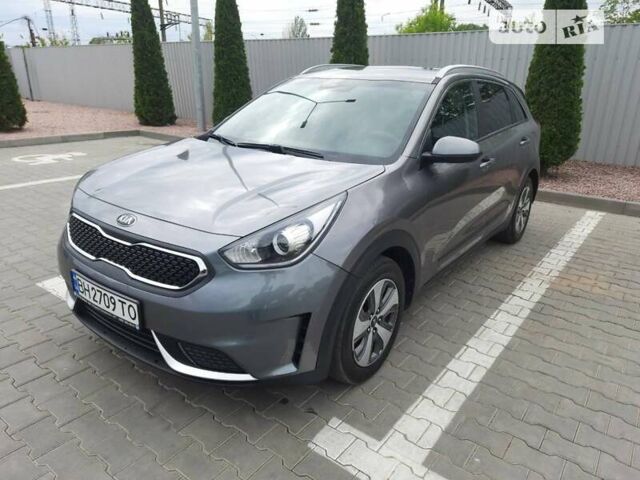 Сірий Кіа Niro, об'ємом двигуна 1.58 л та пробігом 120 тис. км за 16950 $, фото 1 на Automoto.ua