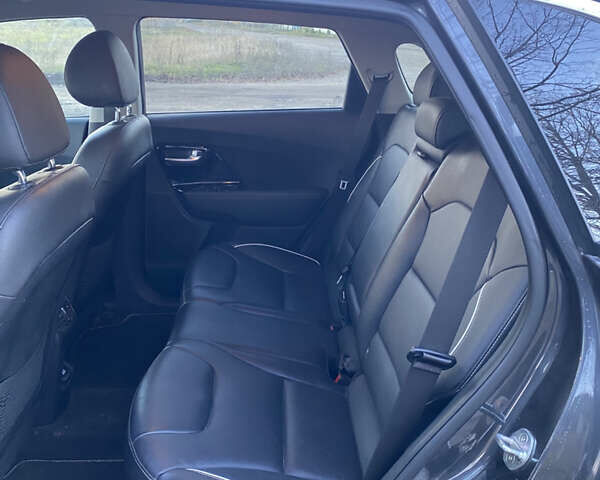 Сірий Кіа Niro, об'ємом двигуна 0 л та пробігом 134 тис. км за 17499 $, фото 17 на Automoto.ua