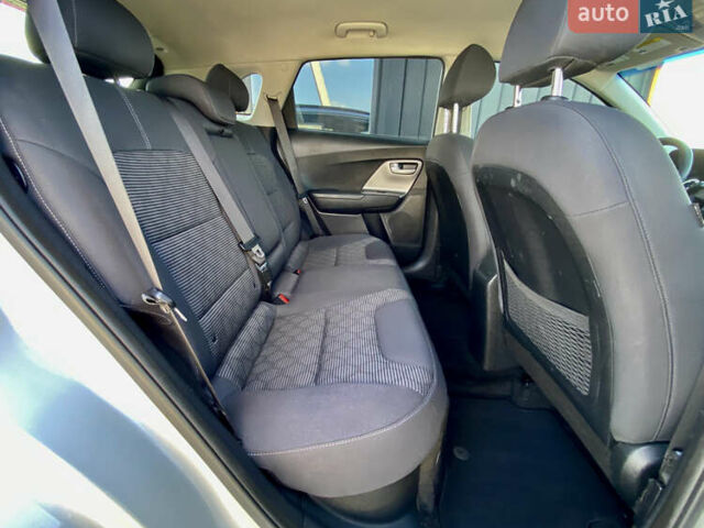 Серый Киа Niro, объемом двигателя 1.58 л и пробегом 136 тыс. км за 15900 $, фото 11 на Automoto.ua