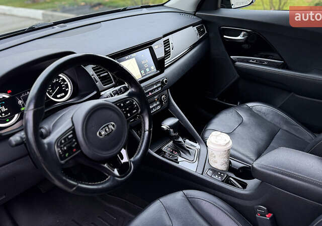 Серый Киа Niro, объемом двигателя 1.58 л и пробегом 111 тыс. км за 17400 $, фото 25 на Automoto.ua