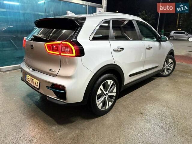 Сірий Кіа Niro, об'ємом двигуна 0 л та пробігом 116 тис. км за 18300 $, фото 8 на Automoto.ua